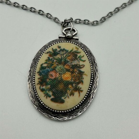 Vintage Sarah Coventry Floral Tapestry Pendant Necklace Silver Tone Oval 21" - Picture 6 of 8